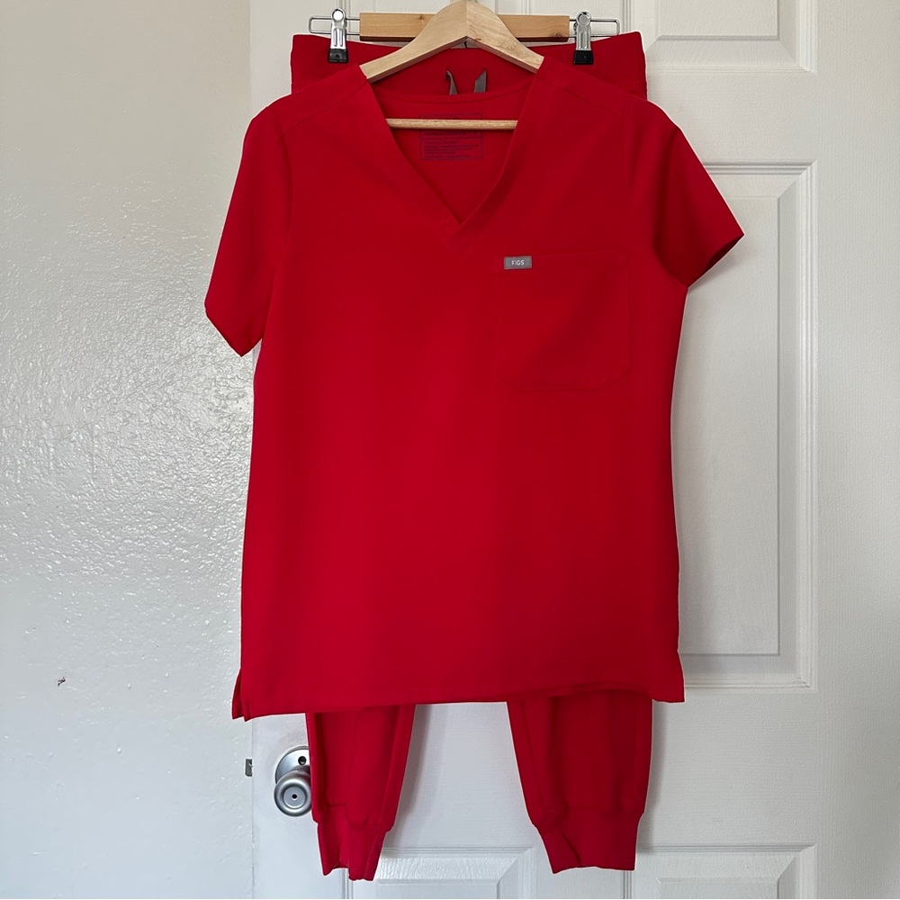FIGS Women’s Scrub Set